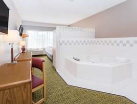 Days Inn & Suites By Wyndham Madison