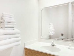 Days Inn & Suites By Wyndham Madison