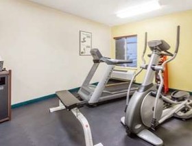 Days Inn & Suites By Wyndham Madison