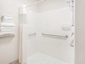 Days Inn & Suites By Wyndham Madison