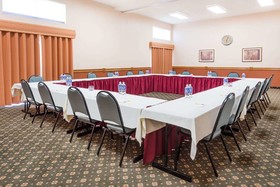 Days Inn & Suites By Wyndham Madison