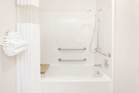 Days Inn & Suites By Wyndham Madison