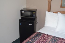 Days Inn & Suites By Wyndham Madison