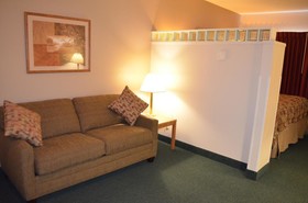 Days Inn & Suites By Wyndham Madison