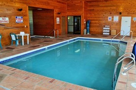 Days Inn & Suites By Wyndham Madison