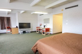 Days Inn by Wyndham Manitowoc