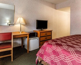 Days Inn by Wyndham Manitowoc