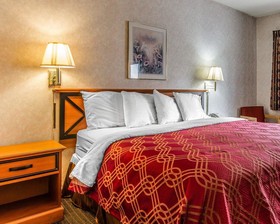 Days Inn by Wyndham Manitowoc