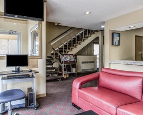 Days Inn by Wyndham Manitowoc