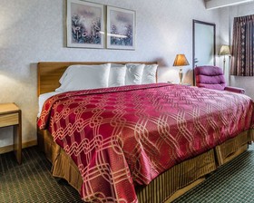 Days Inn by Wyndham Manitowoc