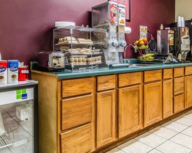 Days Inn by Wyndham Manitowoc