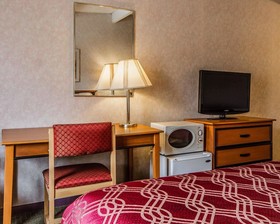 Days Inn by Wyndham Manitowoc