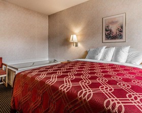 Days Inn by Wyndham Manitowoc