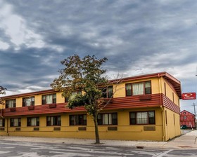 Days Inn by Wyndham Manitowoc