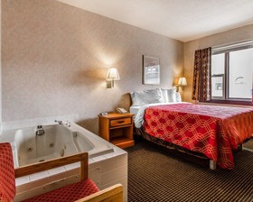 Days Inn by Wyndham Manitowoc