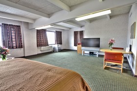 Days Inn by Wyndham Manitowoc