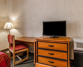 Days Inn by Wyndham Manitowoc