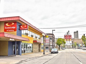 Days Inn by Wyndham Manitowoc