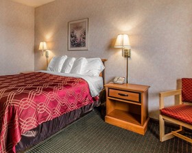 Days Inn by Wyndham Manitowoc