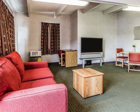 Days Inn by Wyndham Manitowoc