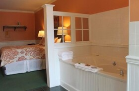 County Clare Irish Inn & Pub