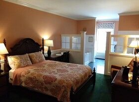 County Clare Irish Inn & Pub