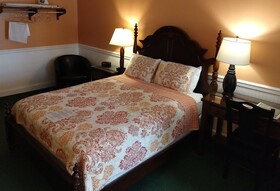 County Clare Irish Inn & Pub