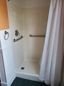 County Clare Irish Inn & Pub