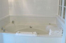 County Clare Irish Inn & Pub