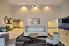 Holiday Inn Express & Suites Milwaukee Airport