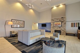 Holiday Inn Express & Suites Milwaukee Airport