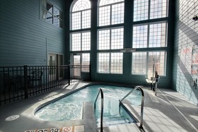 Holiday Inn Express & Suites Milwaukee Airport