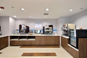 Holiday Inn Express & Suites Milwaukee Airport