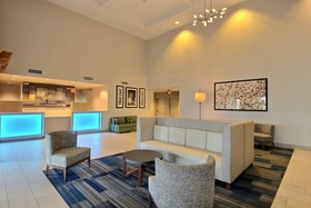 Holiday Inn Express & Suites Milwaukee Airport
