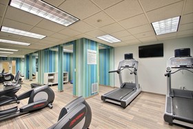 Holiday Inn Express & Suites Milwaukee Airport