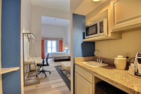 Holiday Inn Express & Suites Milwaukee Airport