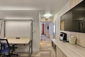 Holiday Inn Express & Suites Milwaukee Airport