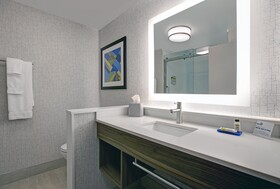 Holiday Inn Express Milwaukee Downtown