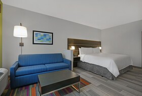 Holiday Inn Express Milwaukee Downtown