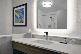 Holiday Inn Express Milwaukee Downtown