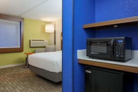 Holiday Inn Express Milwaukee-West Medical Center