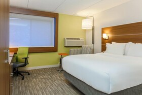 Holiday Inn Express Milwaukee-West Medical Center