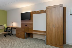 Holiday Inn Express Milwaukee-West Medical Center