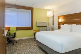 Holiday Inn Express Milwaukee-West Medical Center