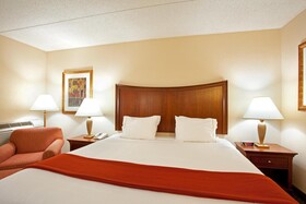 Holiday Inn Express Milwaukee-West Medical Center