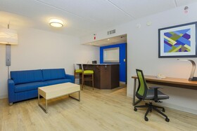 Holiday Inn Express Milwaukee-West Medical Center