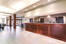 Norwood Inn & Suites Milwaukee