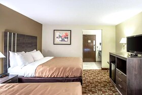 Norwood Inn & Suites Milwaukee
