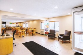 Norwood Inn & Suites Milwaukee