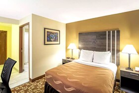 Norwood Inn & Suites Milwaukee